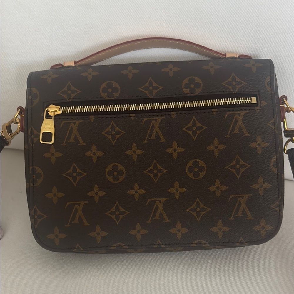 Louis Vuitton Monogram Pochette Métis - Picture 3 of 15